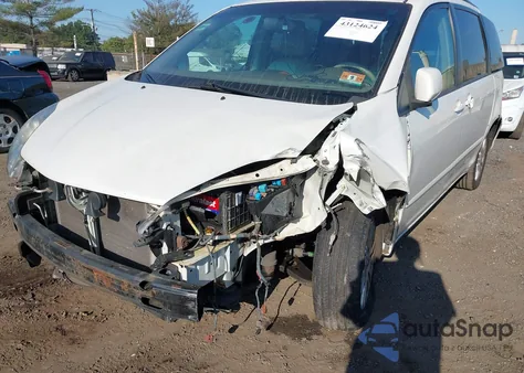 2010 Toyota Sienna Xle z USA, uszkodzony, nr VIN 5TDDK4CCXAS032476